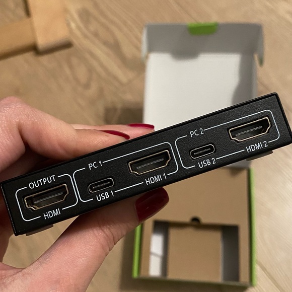 2x KVM Switches - Connect 2 computers to the same monitor, mouse and keyboard - Picture 6 of 11